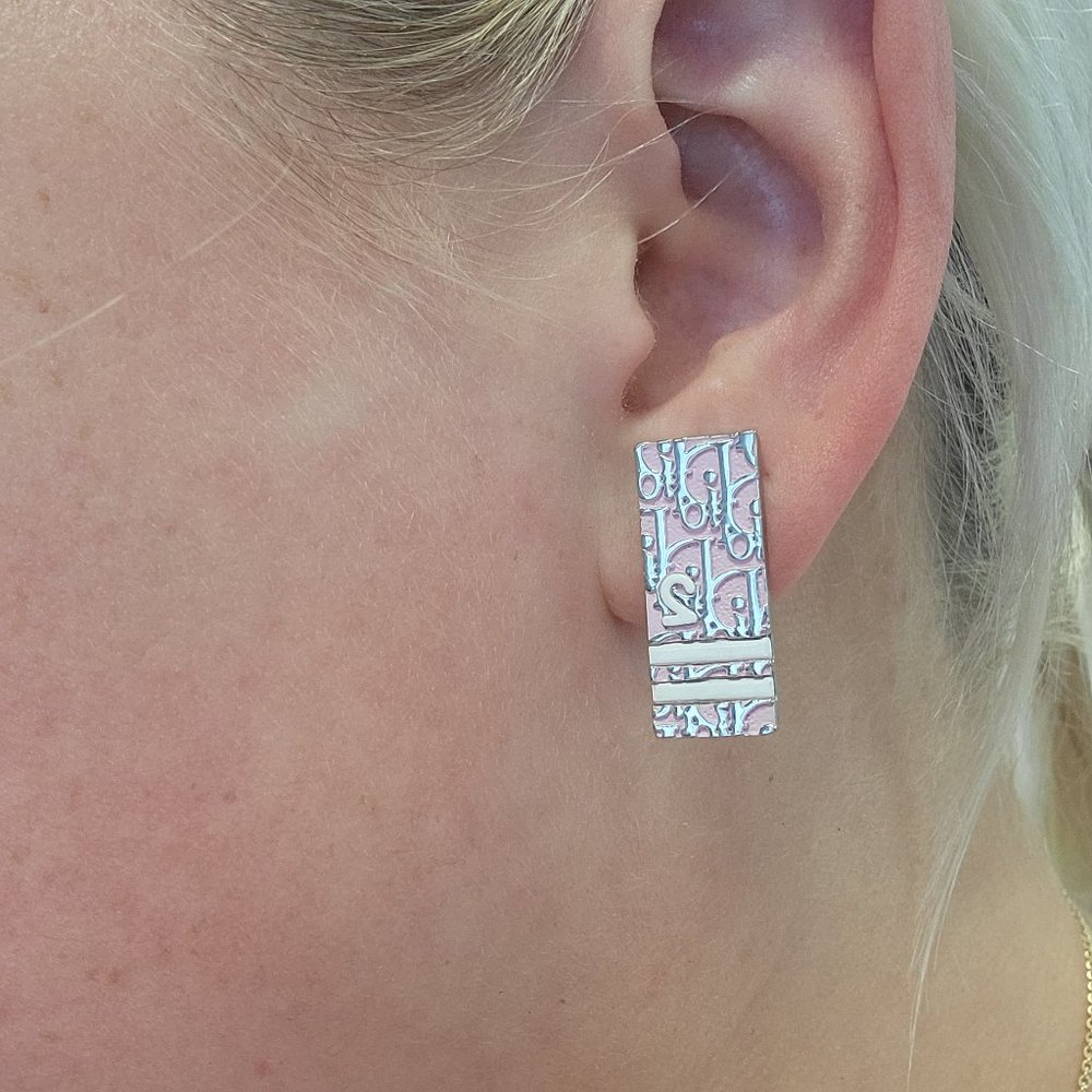 DIOR "Trotter 2": Light Pink & Silver Logo Earrings (ms) - Picture 6 of 6
